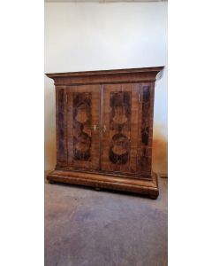 Flachbarockschrank um 1720 gefertigt