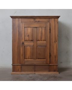 Rustikaler Schrank aus der Epoche um 1800
