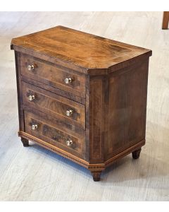 Sehr kleine Modellkommode Louis XVI um 1780 gefertigt
