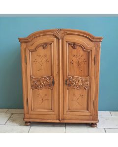 Highlight  Fribourger Schrank in Kirschbaumholz um 1780