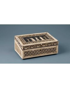 Highlight, Elfenbein Schatulle mit Figuren um 1760 gefertigt