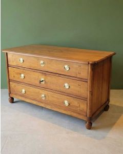 Kommode Louis XVI um 1780 gefertigt in Kirschbaumholz