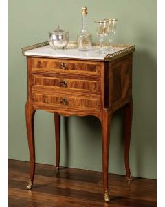 Louis XV Liseuse um 1760 gefertigt in Rosenholz