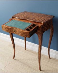 Kleiner Ausgefallener Arbeits - Schreibtisch, Paris um 1750