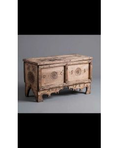 Kleine datierte 1745 Holztruhe in Nussbaumholz gefertigt