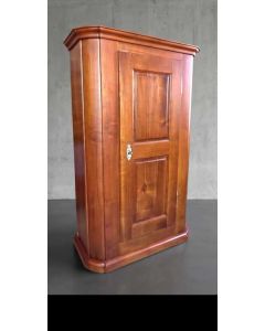 Barocker Kirschbaumhschrank um 1750 gefertigt
