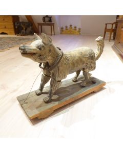 Spielzeug, Nachziehund, Holz geschnitzt um 1840
