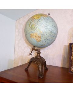 Globus mit Gussfuss um 1890