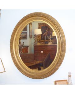 Ovaler Spiegel aus der Epoche des Louis XVI um 1790