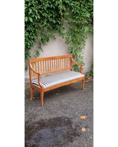Kleine Biedermeier Sitzbank um 1830 in Kirschbaumholz gefertigt